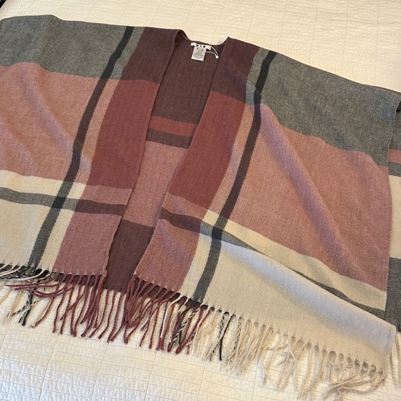 NWOT Three Dots Cashmere Blend Poncho Western Fringe Poncho - Picture 3 of 7